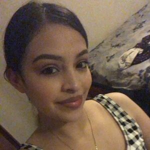 Meet your Posher, Yenni